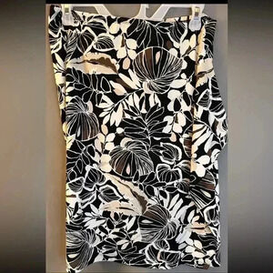 Apostrophe Stretch Skirt Size Small Midi Length Ladies EUC Ruffle